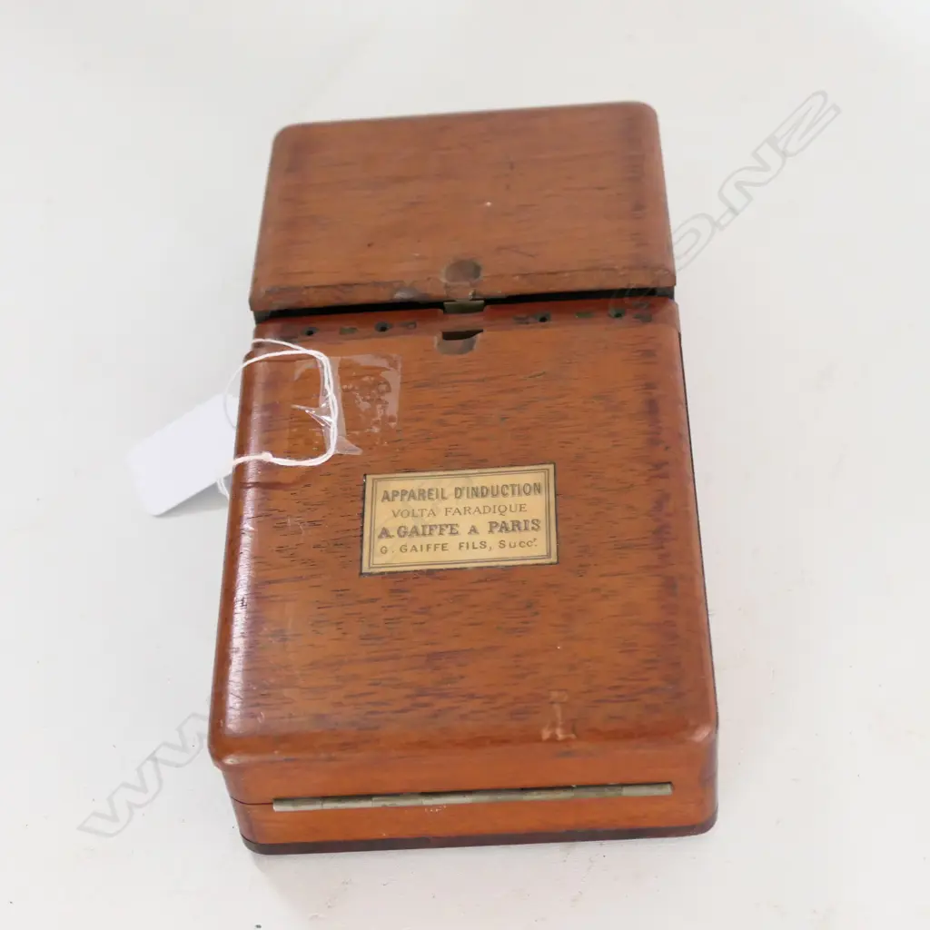 FRENCH ELECTROTHERAPY DEVICE by A.GAIFFE A PARIS Image 1++